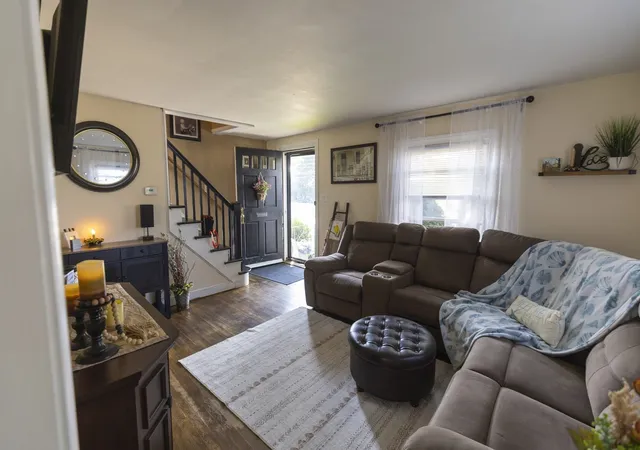 Photo 3 of Single family home for sale at 118 Ararat St, Worcester, MA 01606 | MLS# 73589437 | Listing updated on 2026-10-15