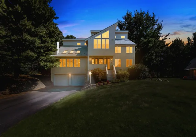 Photo 1 of Single family home for sale at 48 Hickory Dr, Worcester, MA 01609 | MLS# 73580961 | Listing updated on 2026-10-28