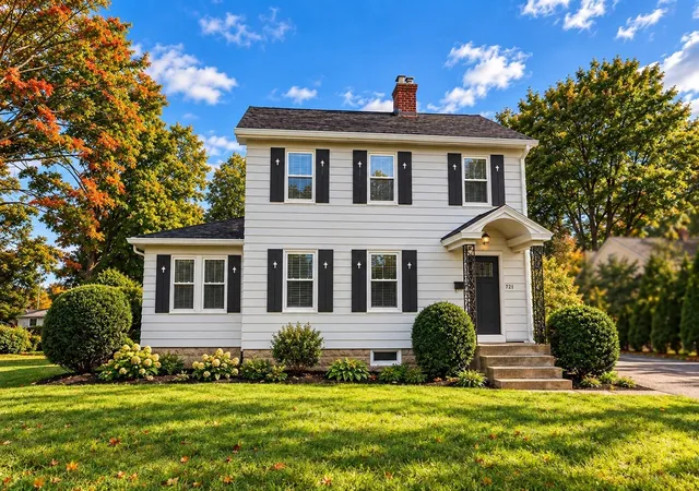 Photo 1 of Single family home for sale at 121 Elm St, Agawam, MA 01001 | MLS# 73587099 | Listing updated on 2026-10-10