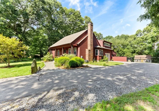 Photo 3 of Single family home for sale at 3 Faria Farm Rd, Berkley, MA 02779 | MLS# 73571924 | Listing updated on 2026-09-12