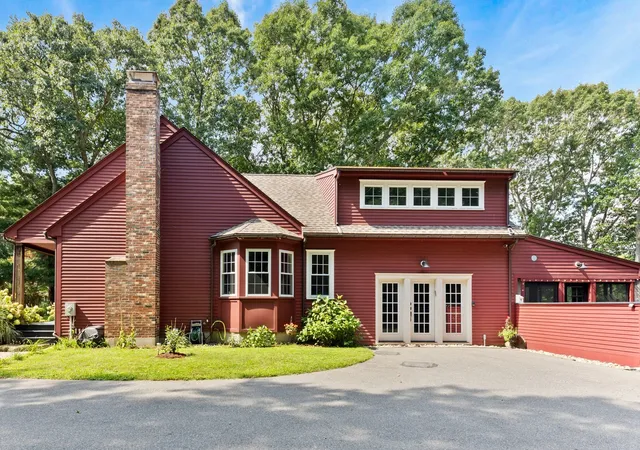 Photo 3 of Single family home for sale at 3 Faria Farm Rd, Berkley, MA 02779 | MLS# 73571924 | Listing updated on 2026-09-12