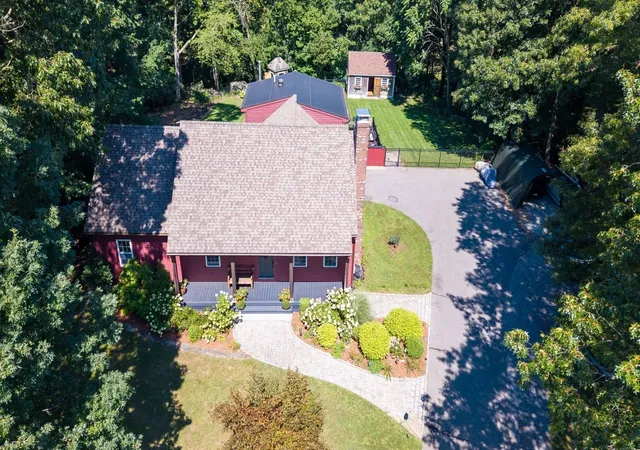 Photo 4 of Single family home for sale at 3 Faria Farm Rd, Berkley, MA 02779 | MLS# 73571924 | Listing updated on 2026-09-12