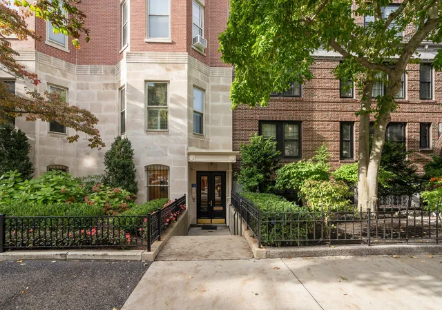 Photo 2 of Condo for sale at 286 Beacon St #1, Boston, MA 02116 | MLS# 73587670 | Listing updated on 2026-10-13