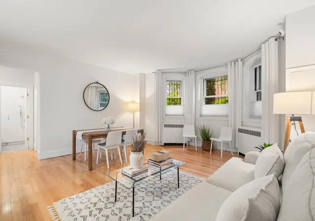 Photo 3 of Condo for sale at 286 Beacon St #1, Boston, MA 02116 | MLS# 73587670 | Listing updated on 2026-10-13