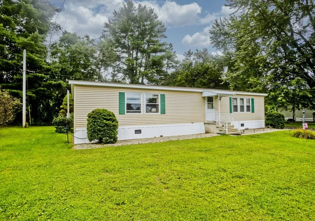 Photo 3 of Manufactured home for sale at 14 Sunnydale Cir, Brimfield, MA 01010 | MLS# 73575620 | Listing updated on 2026-09-14