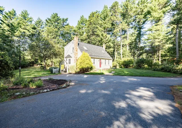 Photo 2 of Single family home for sale at 133 Walnut Plain Rd, Rochester, MA 02770 | MLS# 73575456 | Listing updated on 2026-10-03