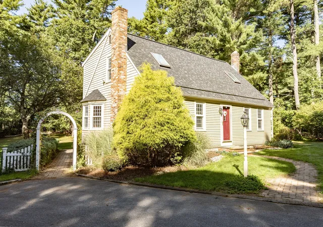 Photo 3 of Single family home for sale at 133 Walnut Plain Rd, Rochester, MA 02770 | MLS# 73575456 | Listing updated on 2026-10-03