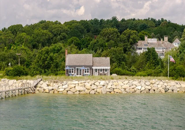 Photo 3 of Mansion for sale at 341 Standish St, Duxbury, MA 02332 | MLS# 73584065 | Listing updated on 2026-10-03