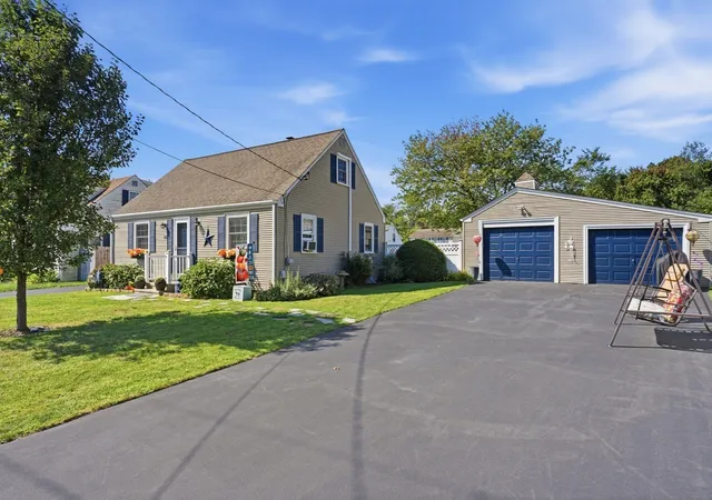 Photo 2 of Single family home for sale at 220 Williams St, Cumberland, RI 02864 | MLS# 73577870 | Listing updated on 2026-10-18