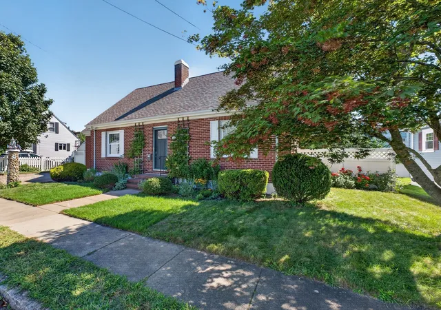 Photo 3 of Sale Pending at 10 West St, New Bedford, MA 02740 | MLS# 73572964 | Listing updated on 2026-10-03