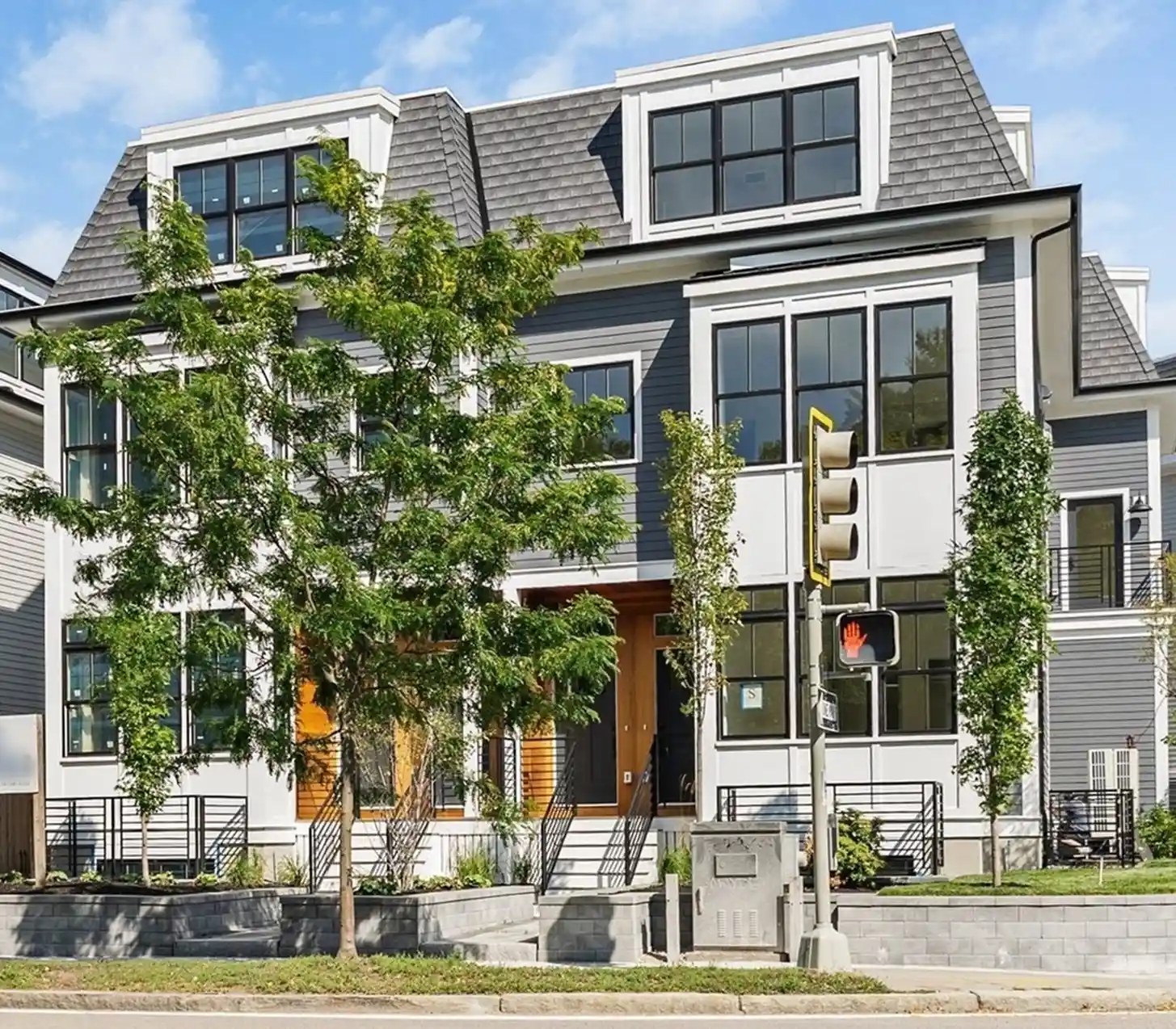 Listing Photo 1 - Condo for sale in 325a Alewife Brk Pkwy located at 325a Alewife Brk Pkwy, Somerville, MA 02144 - Unit 325a Alewife Brk Pkwy