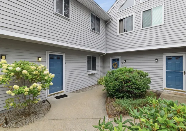 Photo 1 of Sale Pending at 195 Lake St #11, East Weymouth, MA 02189 | MLS# 73574280 | Listing updated on 2026-09-29