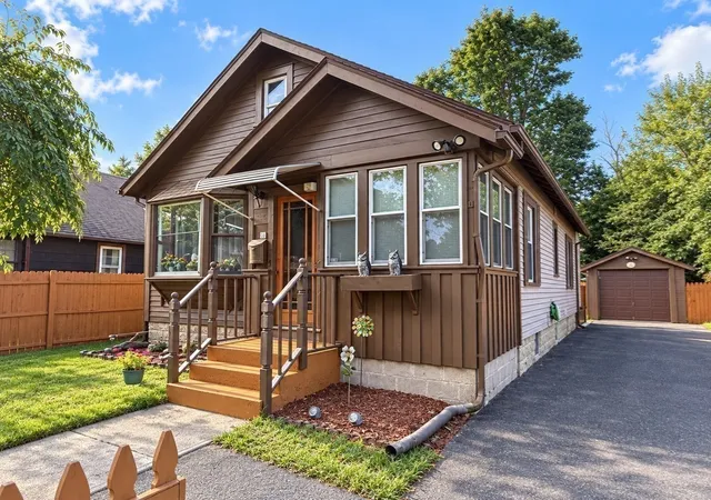 Photo 2 of Single family home for sale at 28 Dalton Pl, Springfield, MA 01109 | MLS# 73576177 | Listing updated on 2026-09-11