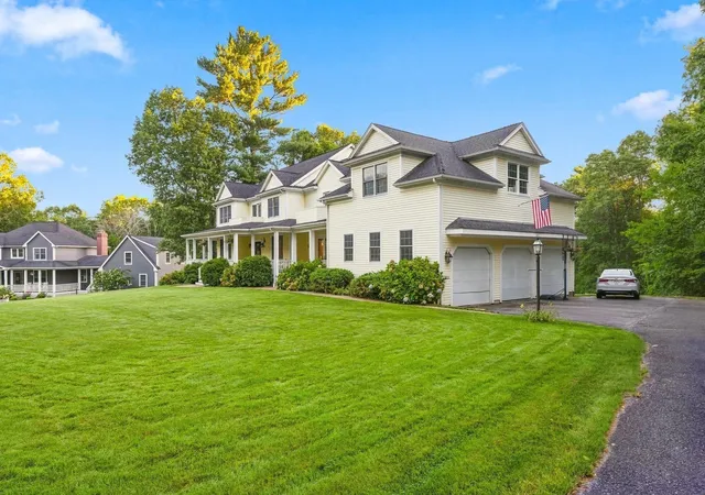 Photo 3 of Single family home for sale at 10 Bartelli Rd, Lakeville, MA 02347 | MLS# 73573536 | Listing updated on 2026-09-12