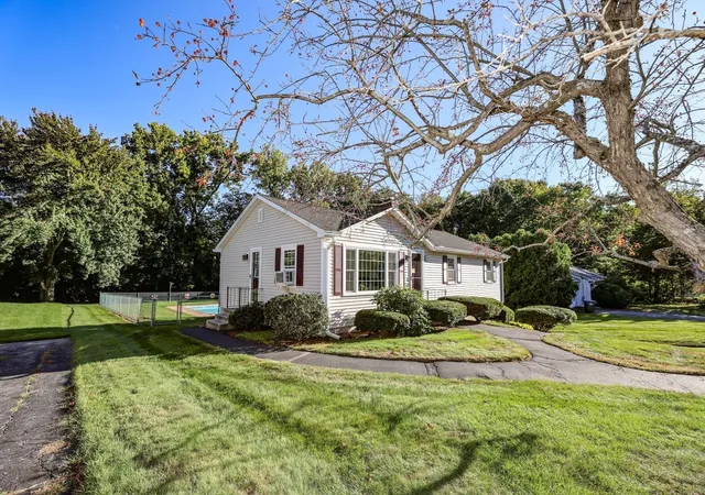 Photo 2 of Sale Pending at 14 Brentwood Dr, Leominster, MA 01453 | MLS# 73578627 | Listing updated on 2026-09-23
