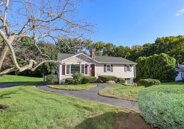 Photo 3 of Sale Pending at 14 Brentwood Dr, Leominster, MA 01453 | MLS# 73578627 | Listing updated on 2026-09-23