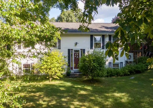 Photo 1 of Single family home for sale at 1 Corttiss Rd, Thompson, CT 06255 | MLS# 73580137 | Listing updated on 2026-09-28