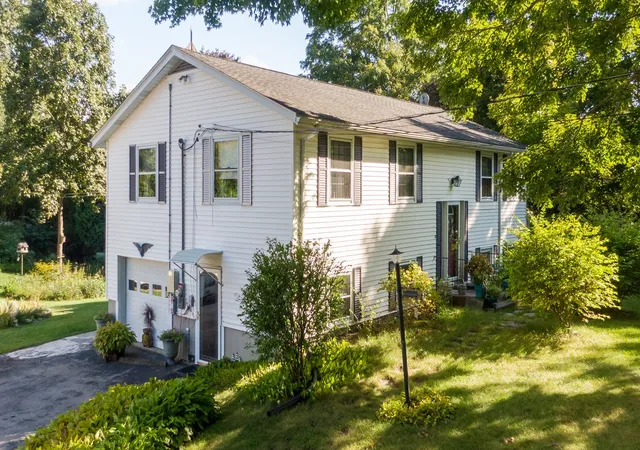 Photo 3 of Single family home for sale at 1 Corttiss Rd, Thompson, CT 06255 | MLS# 73580137 | Listing updated on 2026-09-28