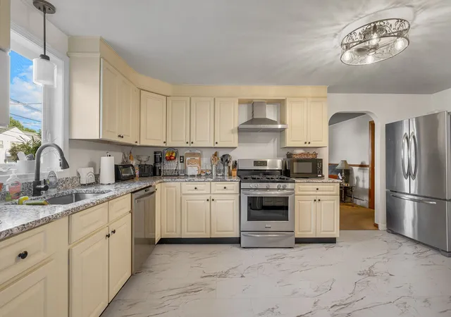 Photo 3 of Single family home for sale at 126 Montaup Ave, Dracut, MA 01826 | MLS# 73573658 | Listing updated on 2026-09-14