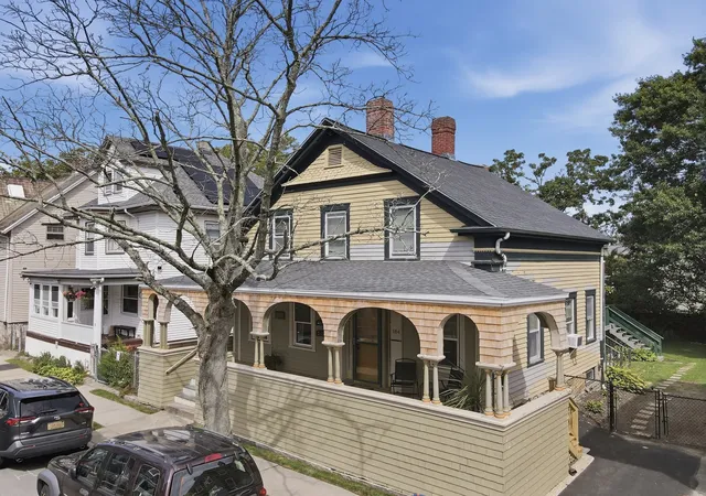 Photo 3 of Multi family home for sale at 164 Chestnut St, New Bedford, MA 02740 | MLS# 73571688 | Listing updated on 2026-09-15