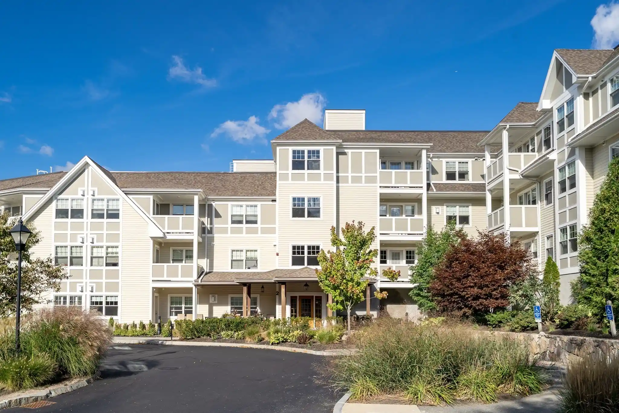 Listing Photo 1 - Condo for sale in 2 Manor Ter located at 2 Manor Ter, Lexington, MA 02420 - Unit #216