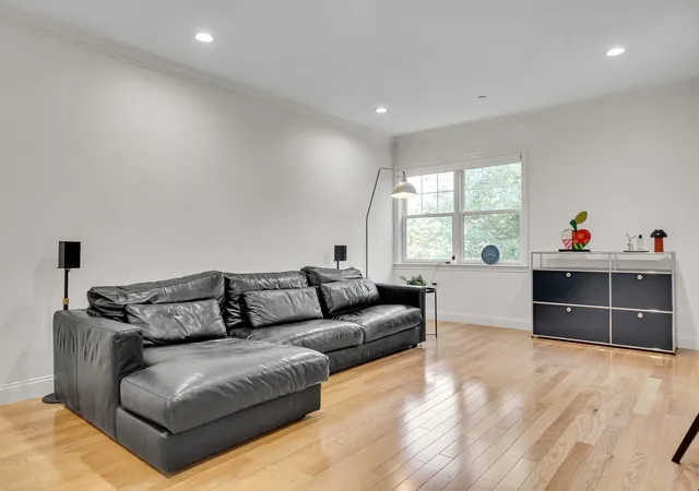 Listing Photo 4 - Condo for sale in building located at 2 Manor Ter, Lexington, MA 02420 - Unit #216