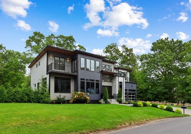 Photo 3 of Single family home for sale at 8 Jonathan Rd, Burlington, MA 01803 | MLS# 73573116 | Listing updated on 2026-09-12