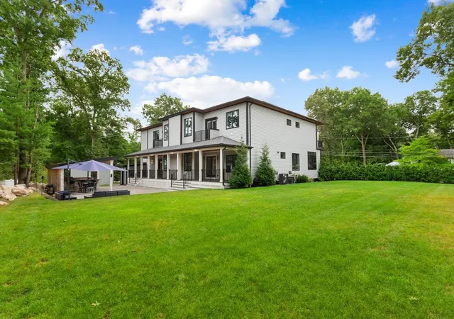 Photo 4 of Single family home for sale at 8 Jonathan Rd, Burlington, MA 01803 | MLS# 73573116 | Listing updated on 2026-09-12