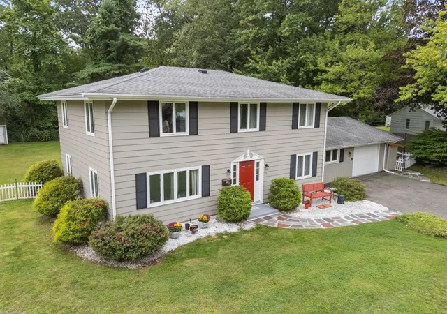 Photo 2 of Single family home for sale at 7 Lamphere Cir, Framingham, MA 01701 | MLS# 73575573 | Listing updated on 2026-09-14