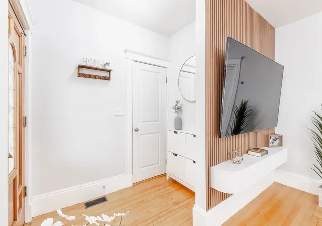 Photo 3 of Condo for sale at 122 124 Beacon Hl Ave #1, Lynn, MA 01902 | MLS# 73573948 | Listing updated on 2026-09-16