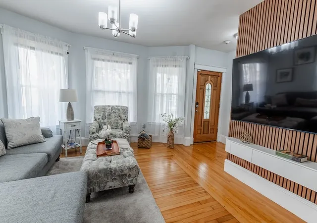 Listing Photo 5 - Condo for sale in building located at 122-124 Beacon Hl Ave, Lynn, MA 01902 - Unit #1