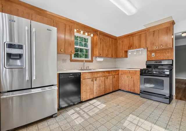 Photo 4 of Single family home for sale at 5 Robert Sproul Rd, Medfield, MA 02052 | MLS# 73575607 | Listing updated on 2026-09-14