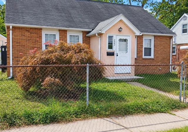 Photo 1 of Single family home for sale at 223 East St, Springfield, MA 01104 | MLS# 73581830 | Listing updated on 2026-10-24