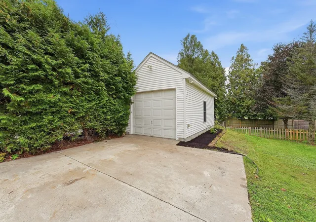 Photo 3 of Single family home for sale at 47 Shearer St, Palmer, MA 01069 | MLS# 73586601 | Listing updated on 2026-10-28