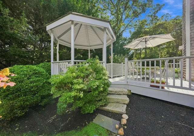 Photo 3 of Single family home for sale at 125 Mayflower Ln, Vineyard Haven, MA 02568 | MLS# 73575143 | Listing updated on 2026-09-14