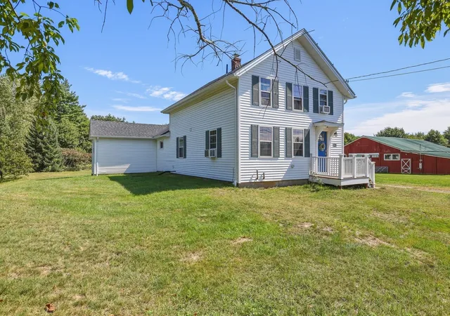 Photo 2 of Sale Pending at 121 S Washington St, Belchertown, MA 01007 | MLS# 73579304 | Listing updated on 2026-10-07