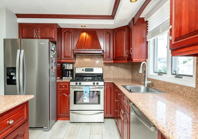 Listing Photo 4 - Condo for sale in building located at 27 Carr Rd, Saugus, MA 01906