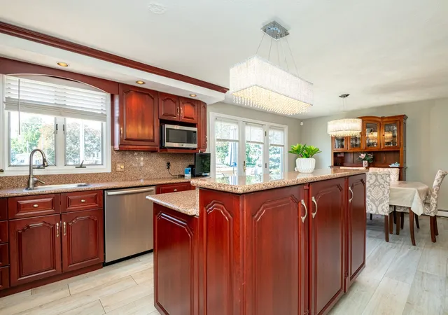 Listing Photo 5 - Condo for sale in building located at 27 Carr Rd, Saugus, MA 01906