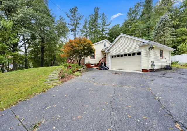 Photo 3 of Single family home for sale at 30 W Sutton Rd, Sutton, MA 01590 | MLS# 73587295 | Listing updated on 2026-10-10