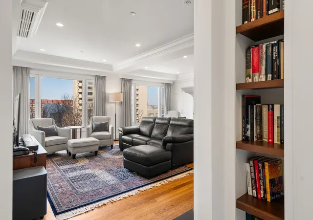 Listing Photo 4 - Condo for sale in Rowes Wharf located at 20 Rowes Wharf, Boston, MA 02110 - Unit #701