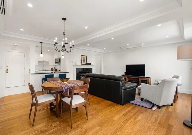 Listing Photo 5 - Condo for sale in Rowes Wharf located at 20 Rowes Wharf, Boston, MA 02110 - Unit #701