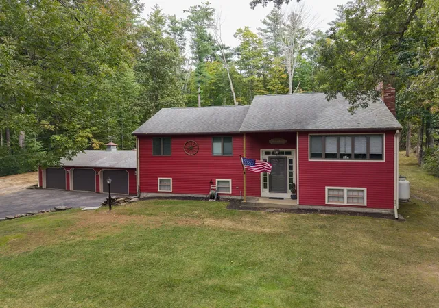 Photo 1 of Single family home for sale at 14 Old Village Rd, Sturbridge, MA 01566 | MLS# 73583570 | Listing updated on 2026-10-05