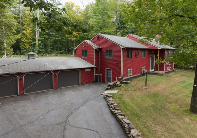Photo 2 of Single family home for sale at 14 Old Village Rd, Sturbridge, MA 01566 | MLS# 73583570 | Listing updated on 2026-10-05