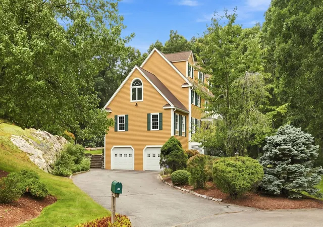 Photo 2 of Single family home for sale at 10 Hawk Ridge Rd, Andover, MA 01810 | MLS# 73574169 | Listing updated on 2026-09-28