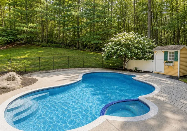 Photo 3 of Single family home for sale at 10 Hawk Ridge Rd, Andover, MA 01810 | MLS# 73574169 | Listing updated on 2026-09-28