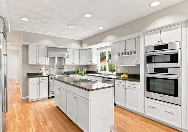 Photo 4 of Single family home for sale at 10 Hawk Ridge Rd, Andover, MA 01810 | MLS# 73574169 | Listing updated on 2026-09-28