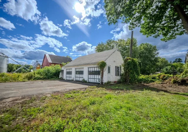Photo 3 of Sale Pending at 31 Fair, Northampton, MA 01060 | MLS# 73581807 | Listing updated on 2026-10-12
