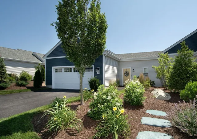 Listing Photo 1 - Condo for sale in building located at 25 Outlook E Rd, Plymouth, MA 02360 - Unit #25