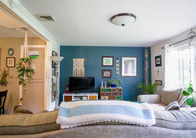 Photo 3 of Sale Pending at 31 Lavender Ln, Springfield, MA 01129 | MLS# 73574074 | Listing updated on 2026-09-15