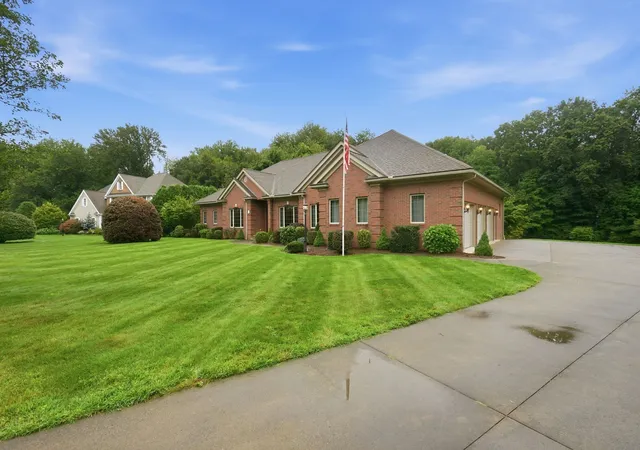 Photo 2 of Single family home for sale at 121 Pheasants Xing, West Springfield, MA 01089 | MLS# 73573503 | Listing updated on 2026-09-12